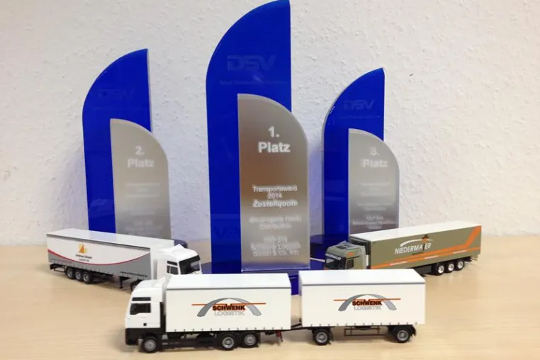 Null Verspätungen außerhalb Karenz - Schwenk Logistik belegt Platz 1 im Jahres- Ranking der dm-Distribution Bild: Null Verspätungen außerhalb Karenz - Schwenk Logistik belegt Platz 1 im Jahres- Ranking der dm-Distribution