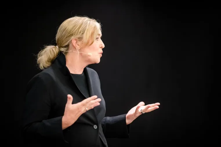 Weltrekord in fünf Minuten - Sandra Repking gewinnt internationalen Speaker Award Bild: Weltrekord in fünf Minuten - Sandra Repking gewinnt internationalen Speaker Award