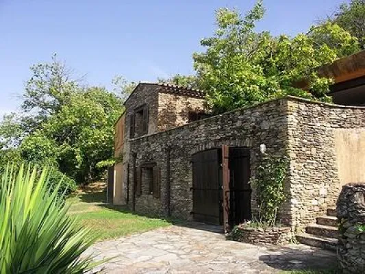Bild: Kastanienpflückerhaus: Ungewöhnliche Feriendomizile an der Cote d’Azur mit Marion Kutschank Feriendomizile