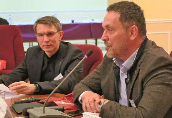 Bild: Wissenschaftliche Konferenz stellt Fragen vor der Wirtschaft und Politik