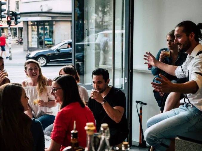 Klar zum Entern! Zwei Hamburger Barkeeper haben das ultimative Gespür für Mixgetränke. Bild: Klar zum Entern! Zwei Hamburger Barkeeper haben das ultimative Gespür für Mixgetränke.