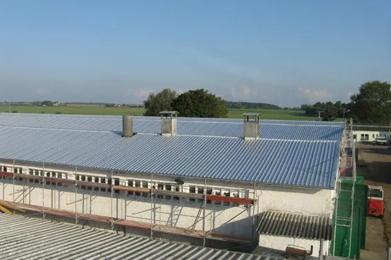 Bild: Dachsanierung des Solarpark Löbnitz verläuft planmäßig