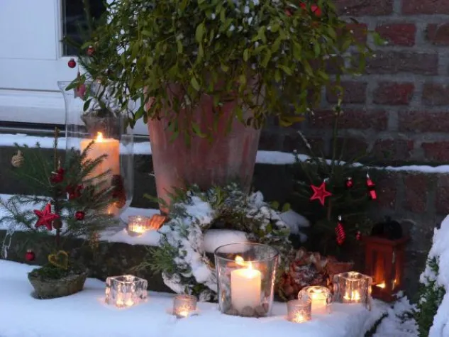 Bild: Weihnachtlicher Lichterglanz mit Engeln und Teelichten