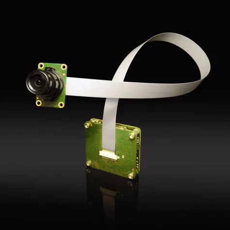 Bild: Um die Ecke geguckt - VRmagic bietet OEM Kamera mit frei positionierbarem Sensor