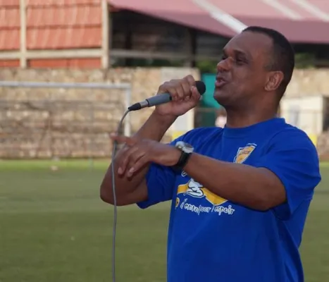 Bild: 2schneidig begeistert in Bujumbura mit Stadionauftritt