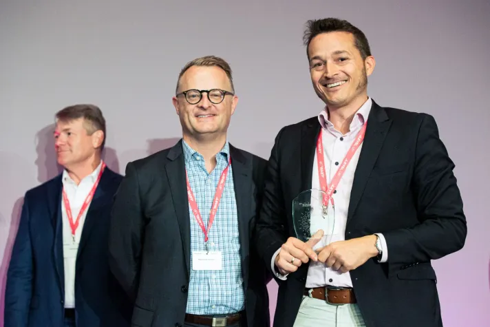 Bild: asioso gewinnt #FirstSpirit Award der Crownpeak GmbH