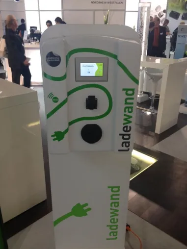 Bild: e-Mobility: Clevere Lösung aus Schlangen - die Wandladestation cleverPlus