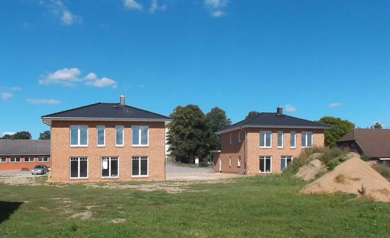 Bild: Zwillingsvillen im Grünen