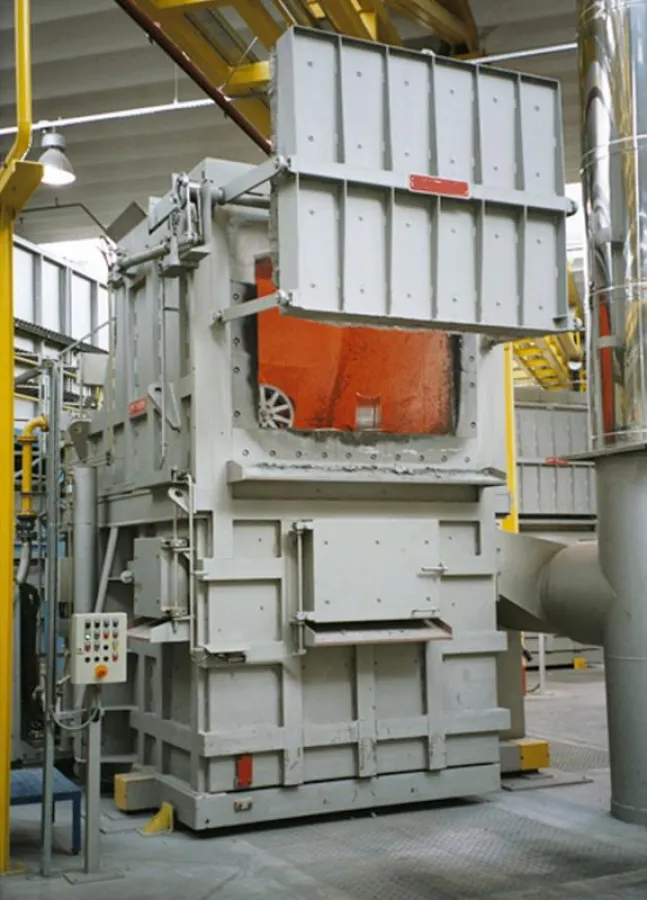 Aluminiumschmelzofen der ZPF GmbH: Eine 3D-Kamera soll künftig den Zustand des Ofeninnenraums überwachen. Darin herrschen bis zu 1000 Grad Celsius. (Quelle: ZPF GmbH)