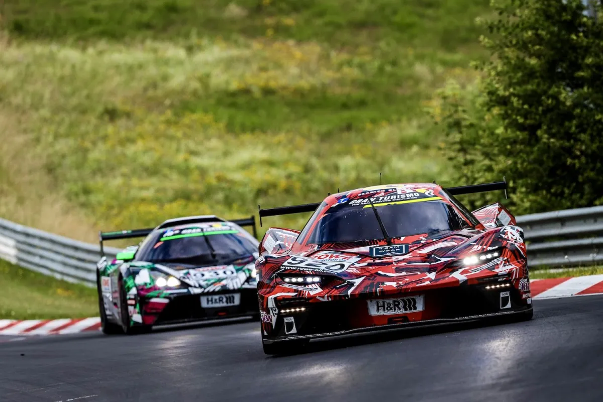 Voller Vorfreude auf 2022: proAct Consulting im dritten Jahr als Sponsor von Teichmann Racing (© Foto: Gruppe C Photography)