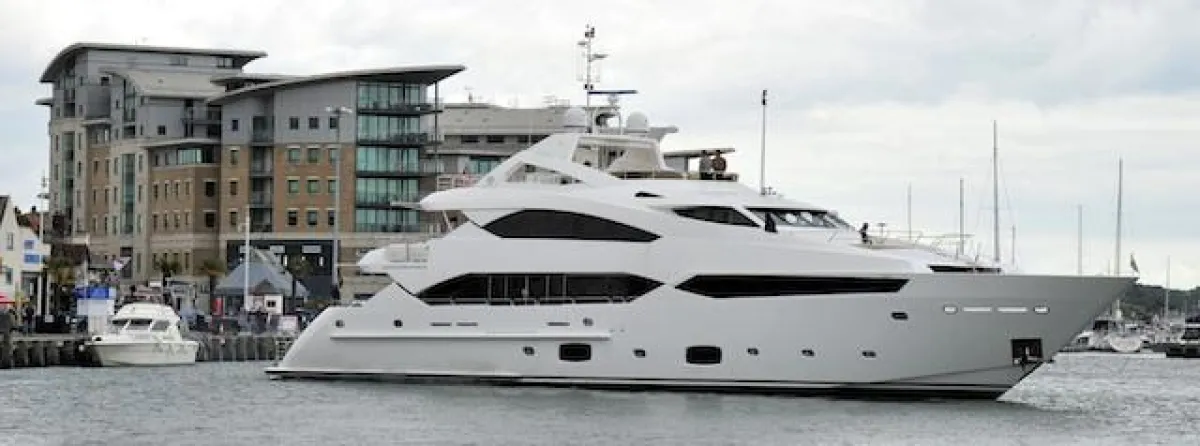Das aktuelle Flaggschiff von Sunseeker: die 40 Meter Yacht