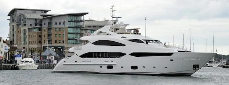 Bild: Schiffstaufe der neuen Sunseeker 40 Meter Yacht