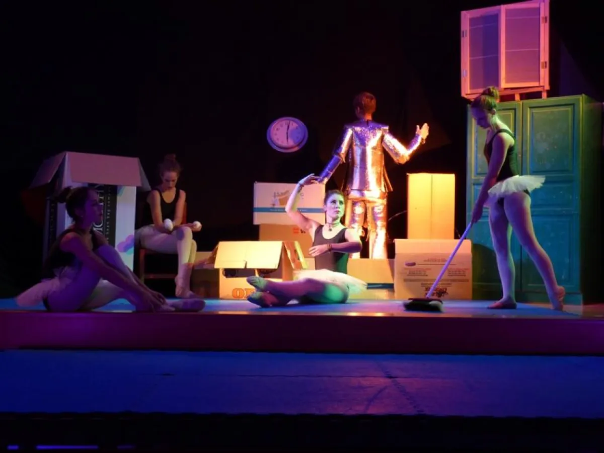 Once upon an attic - das neue Programm der der Circusschule Don Mehloni aus Bad Godesberg.