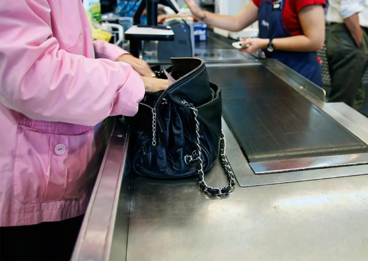 Senioren an schnellen Discounterkassen oft überfordert