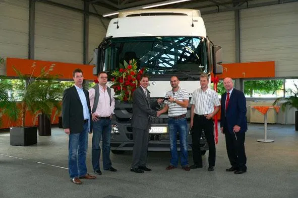 Ökonomie und Ökologie verbinden - Spedition BOLL modernisiert LKW-Flotte Bild: Ökonomie und Ökologie verbinden - Spedition BOLL modernisiert LKW-Flotte