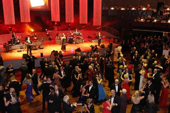 Bild: “GLORY NIGHTS” bitten zum Tanz beim Landespresseball Niedersachsen 2010