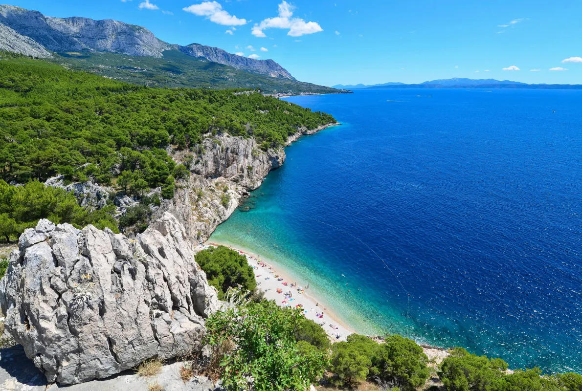 (© Nugal-Strand-Makarska-©-CNTB_Vjeko-Begovic)