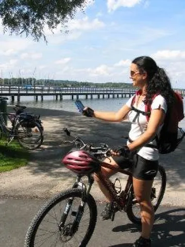 Bild: „Schlaubayer“ begleitet Wanderer & Radfahrer - Neuer GPS gesteuerter Reiseführer für die Ferienregion Chiemsee