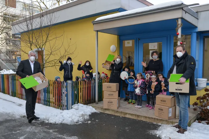 Soziale Verantwortung auch in schweren Zeiten – CoMo Solution spendet Percussion-Instrumente an Laufer Kita Bild: Soziale Verantwortung auch in schweren Zeiten – CoMo Solution spendet Percussion-Instrumente an Laufer Kita