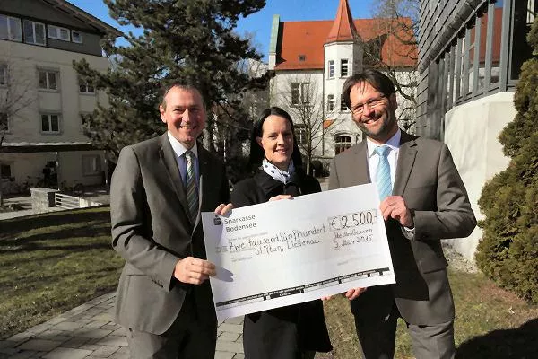Bild: Sparkasse Bodensee spendet 2.500 Euro für Liebenauer Netzwerk Familie