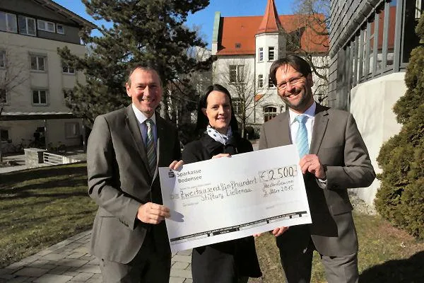 Bild: Sparkasse Bodensee spendet 2.500 Euro für Liebenauer Netzwerk Familie