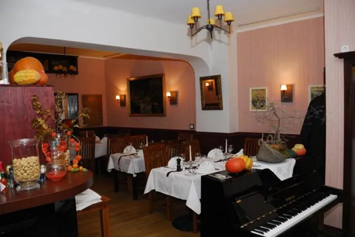 Bild: Begrüßung des ersten Weins des Jahres in der Beaujolais-Nacht am 21. November 2009 in der MAASCHANZ