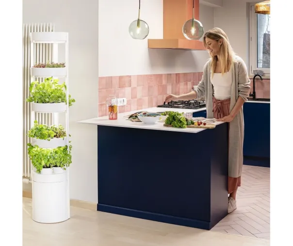 Bild: Innovativer Verdeat Innengarten ermöglicht es, 76 Kräuter bis Pflanzen gleichzeitig zu züchten