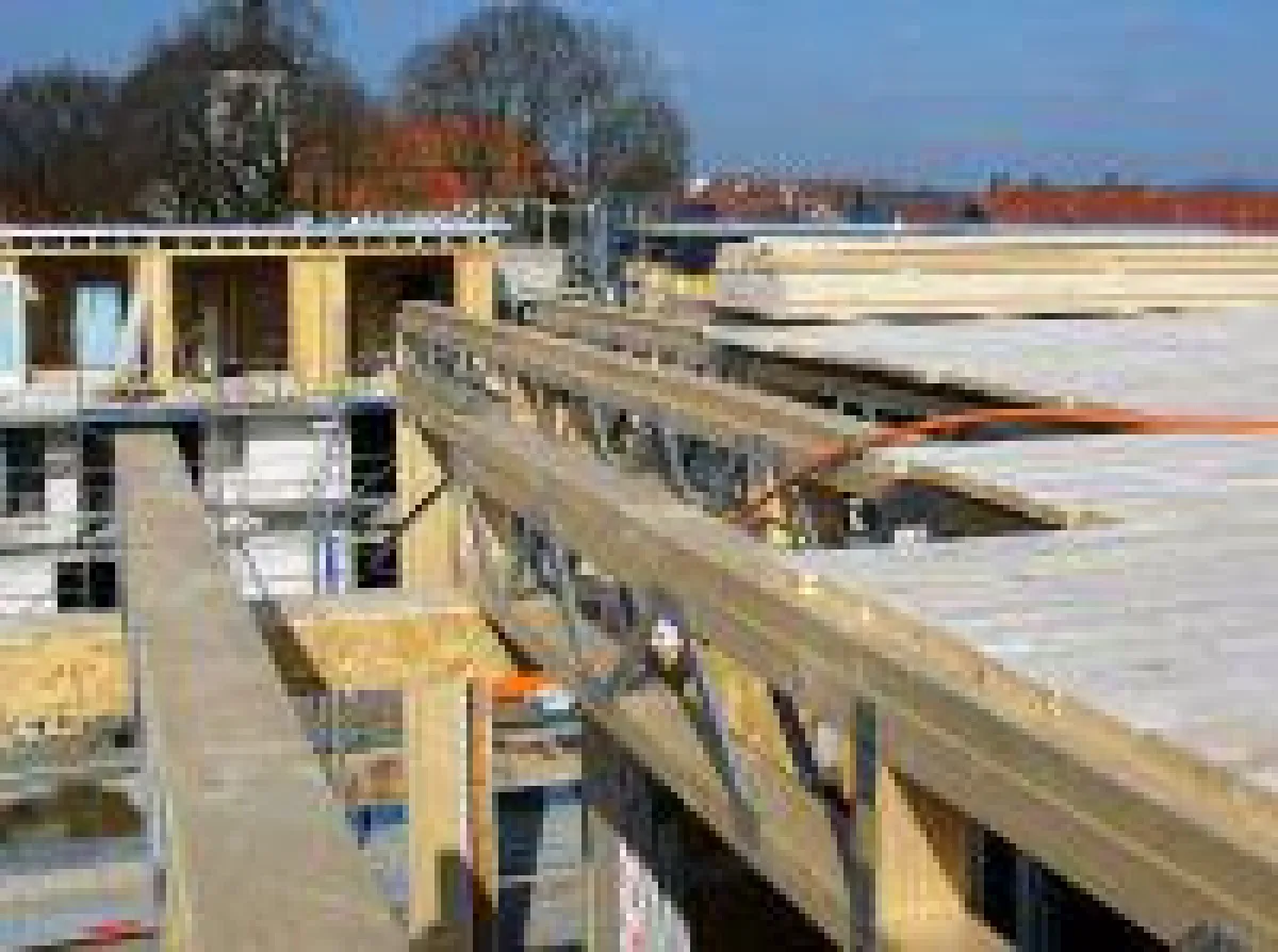 Bei Geschossdecken mit großen Spannweiten dienen Nagelplatten zur Verbindung von Ober/Untergurt.©Suckfüll/GIN,www.nagelplatten.de