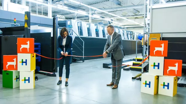 Karl Knauer Poland nimmt Heidelberger Speedmaster XL 106 in Betrieb Bild: Karl Knauer Poland nimmt Heidelberger Speedmaster XL 106 in Betrieb