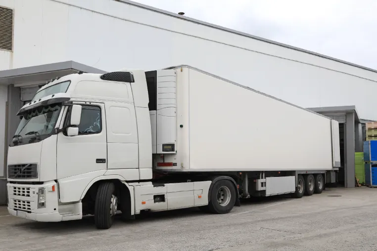 LKW-Transporte von hängenden Textilien aus Kasachstan nach Deutschland Bild: LKW-Transporte von hängenden Textilien aus Kasachstan nach Deutschland