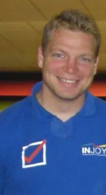 Nimbus der Unbesiegbarkeit vorbei - Leonhardt von den Roma Bowlers spielt als erster Akteur eine 300 in Jena Bild: Nimbus der Unbesiegbarkeit vorbei - Leonhardt von den Roma Bowlers spielt als erster Akteur eine 300 in Jena