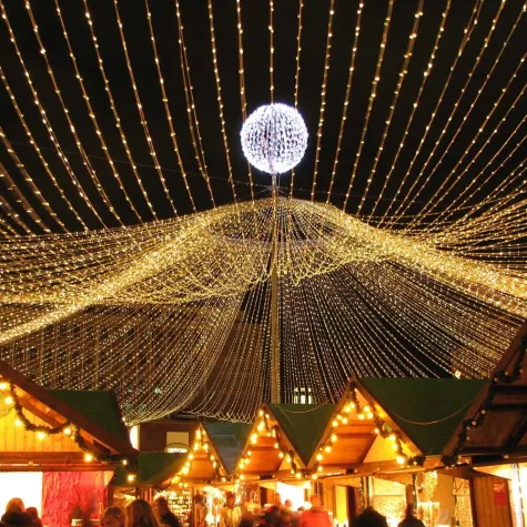 Bild: Der 36. Essener Weihnachtsmarkt erstrahlt im Lichtermeer