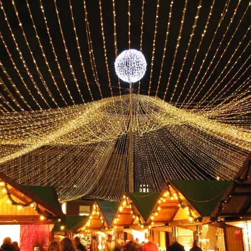 Der 36. Essener Weihnachtsmarkt erstrahlt im Lichtermeer Bild: Der 36. Essener Weihnachtsmarkt erstrahlt im Lichtermeer