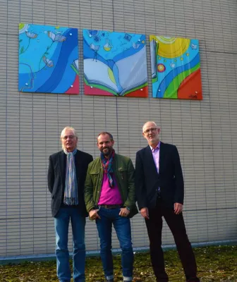 Bild: Hyazinth Pakulla gestaltet Kunstwerk für das Westfalen-Kolleg Paderborn