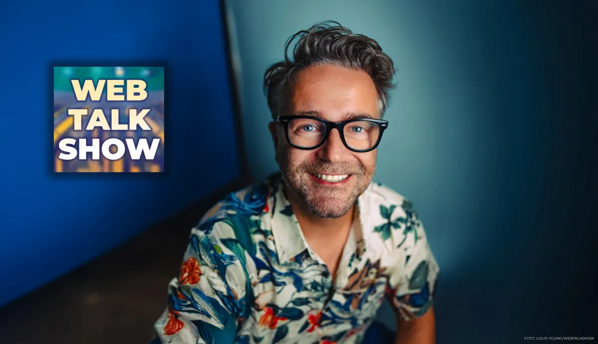 Nico Gutjahr, Moderator & Produzent der Webtalkshow seit dem Start 2016, samt Logo der Webtalkshow (© Webtalkshow, Nico Gutjahr, Louis Young)