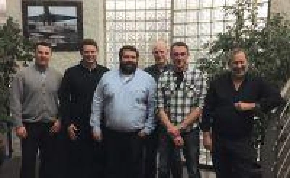 v.l.n.r.: Bernd Loy (EVAGO Group, COO), Lorenz Schmid (EVAGO Group, CFO), Goran Marincic (EVAGO Group, CEO), Alex Borgers (Mojo Ba