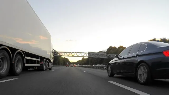 Bild: Streckennetz für Lang-Lkw soll vergrößert und Zulassungen vereinfacht werden