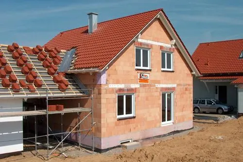 Geld sparen beim Hausbau Bild: Geld sparen beim Hausbau