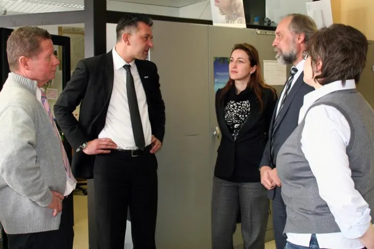 Bild: Kooperation zwischen Apollo Optik und den Eckert Schulen wird ausgebaut
