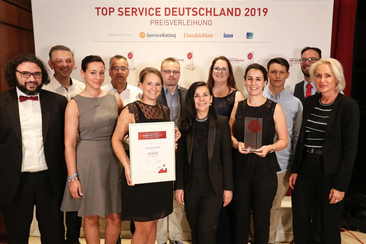 Eine besondere Ehrung für das Team von Protection One (Foto: Service Rating GmbH)