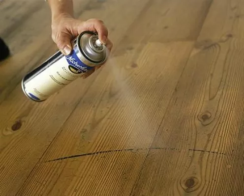 Bild: Mit Naturpflege Holz vor den Widrigkeiten des Winters schützen