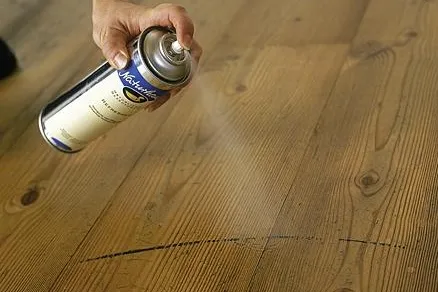 Bild: Mit Naturpflege Holz vor den Widrigkeiten des Winters schützen