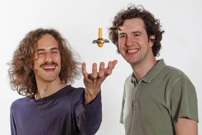 Bild: Nanomagnets Levitate Thanks to Quantum Physics