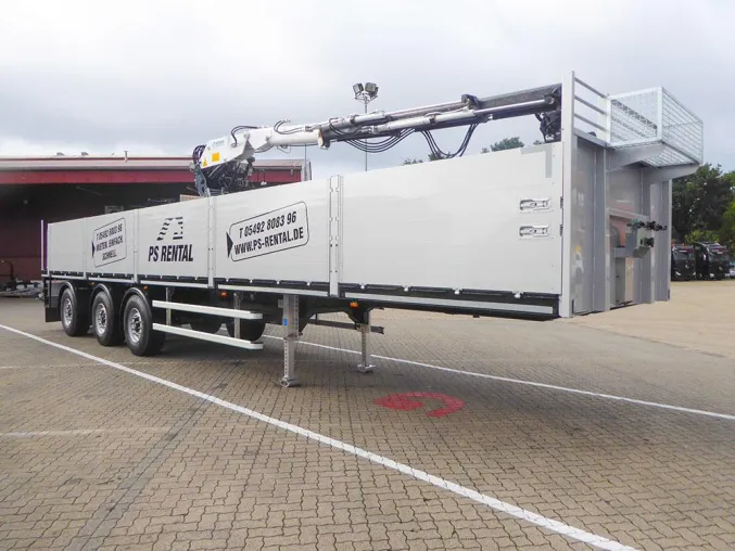 Zwei neue Rollkran-Auflieger für den Nutzfahrzeugvermieter PS-Rental bei Oldenburg Bild: Zwei neue Rollkran-Auflieger für den Nutzfahrzeugvermieter PS-Rental bei Oldenburg