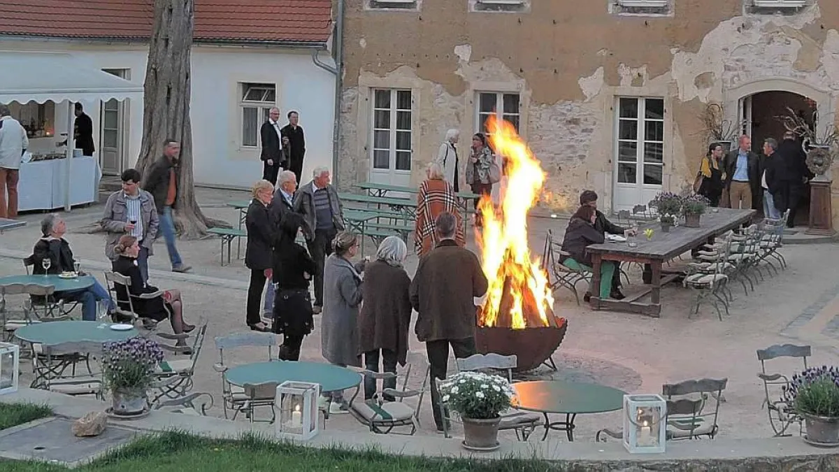 Feuerschale vorm Marcolinihaus