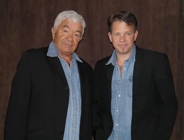 Bild: Father & Son Live. Gus & Jeffrey Backus