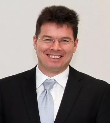 Bild: Bewährtes wirksam und Neues möglich machen: durch intelligente Server- und Storagekonsolidierung