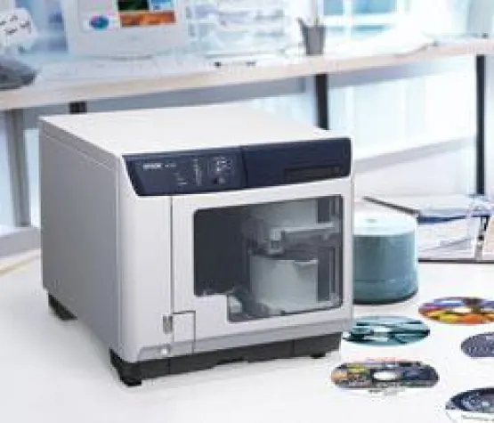 Bild: Professionelle CD und DVD Produktion mit dem Epson Discproducer PP-100