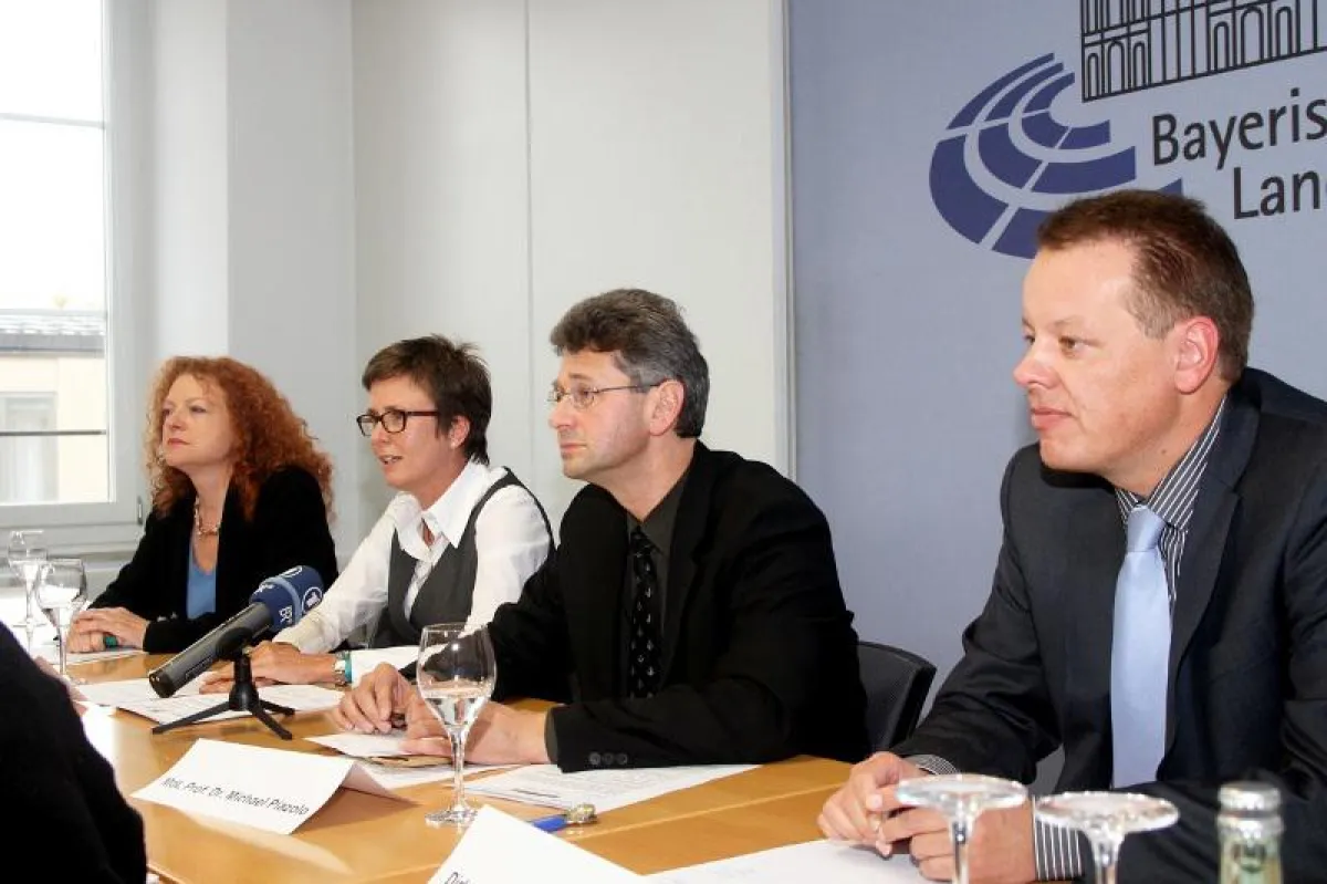 v.l.:  MdL Margarete Bause, Isabell Zacharias, Prof. Dr. Michael Piazolo, Dirk Oberjasper