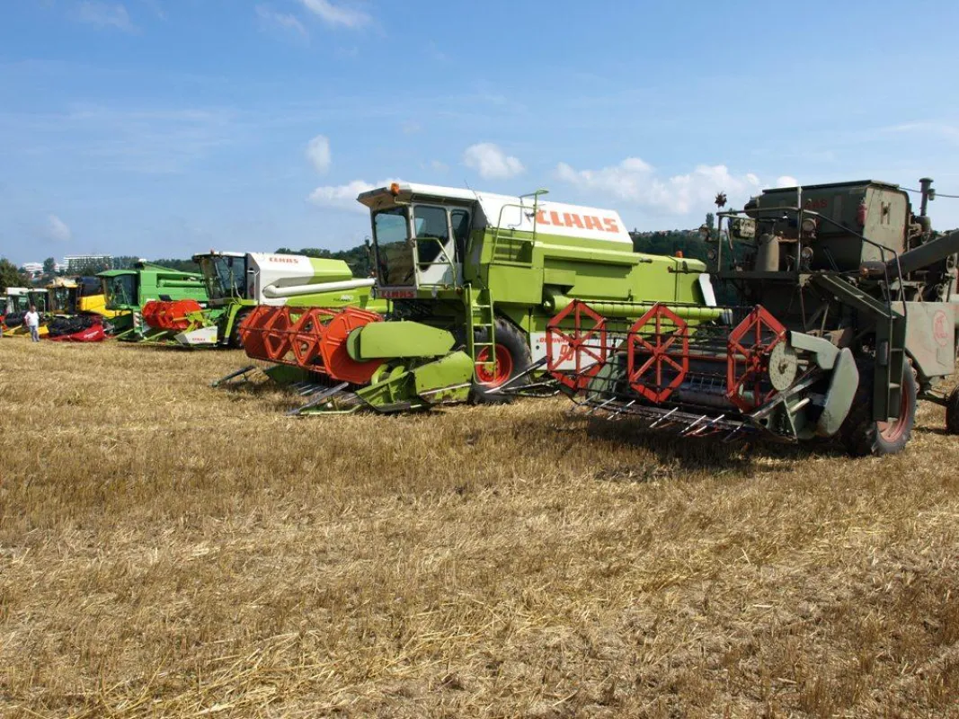 Mähdrescher-Parade auf dem 16. Hohenheimer Feldtag (Foto: Proplanta)